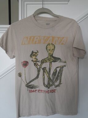 Nirvana Incesticide Graphic Band Tee Men’s Small Beige Grunge Rock T-Shirt